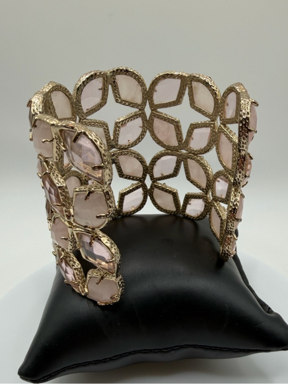 Kendra Scott Vintage Paley Gold Cuff in Rose Quartz and Pink Glass - Picture 5 of 11